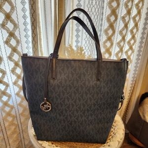 LIKE NEW Michael Kors Black & Grey Haley Totewith Matching Wristlet -